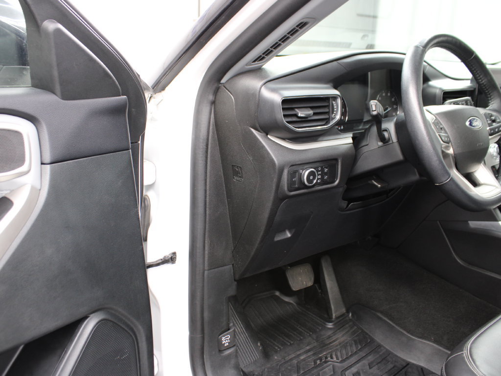 Used 2023 Ford Explorer XLT w/ XLT Sport Appearance Package AWD/4WD image 52