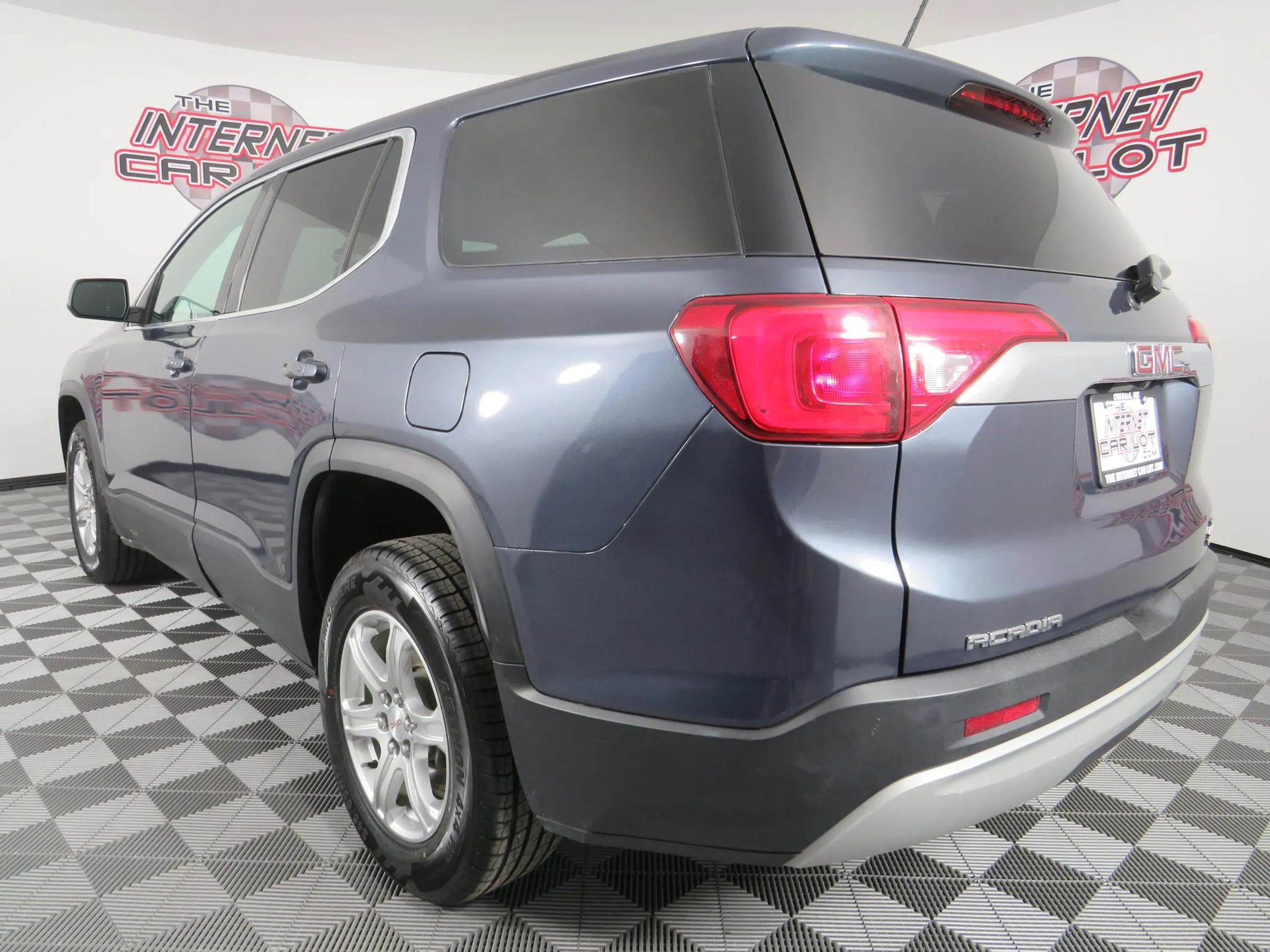 Used 2019 GMC Acadia SLE w/ LPO, Floor Liner Package image 5
