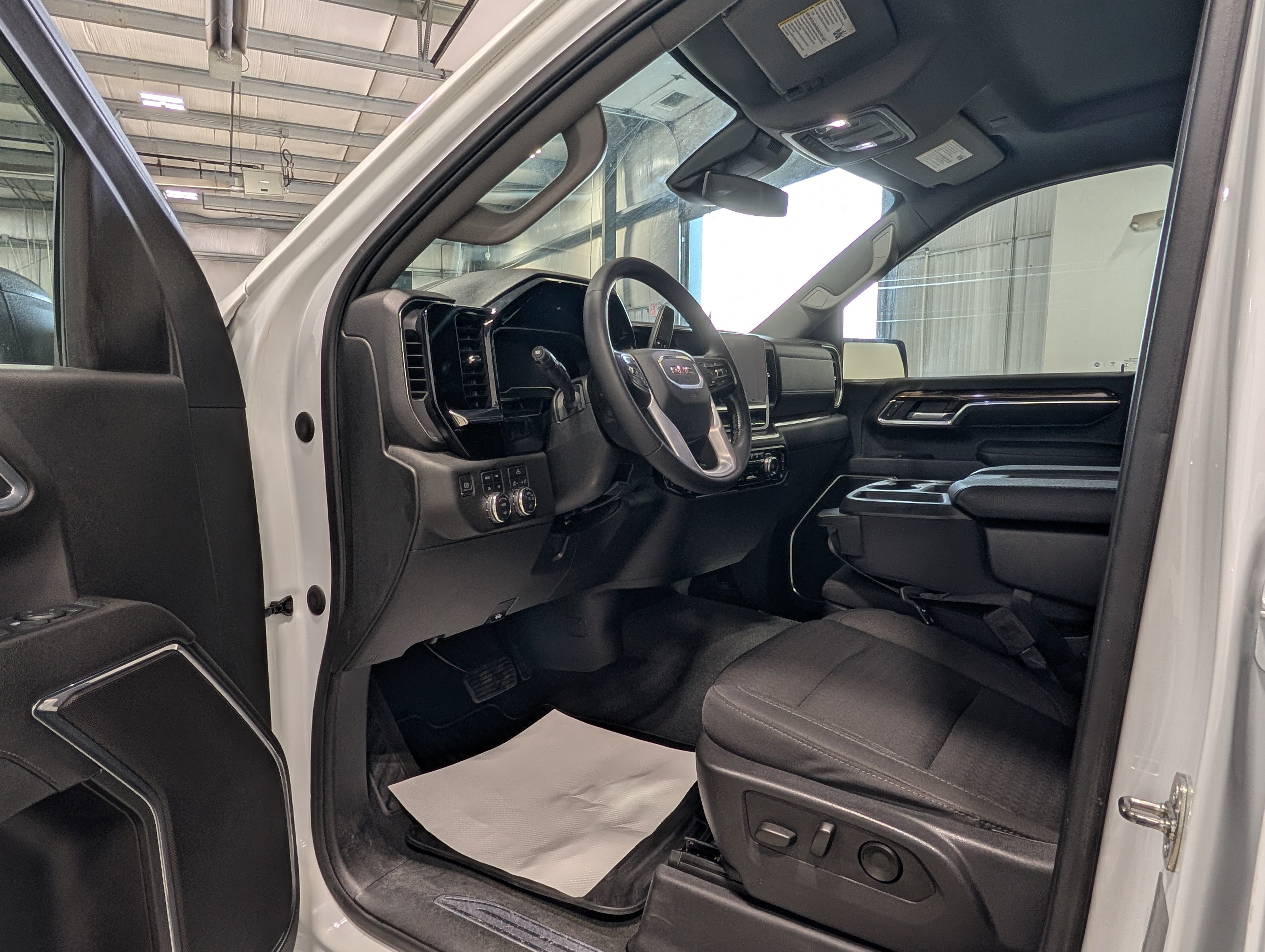 Used 2024 GMC Sierra 2500 SLE w/ SLE Convenience Package AWD/4WD image 14