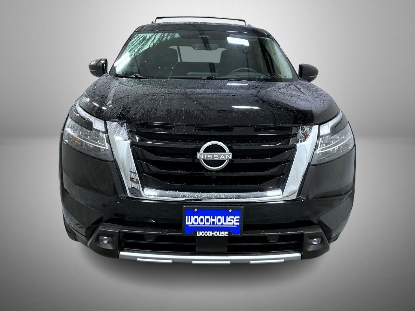 Used 2023 Nissan Pathfinder Platinum image 2