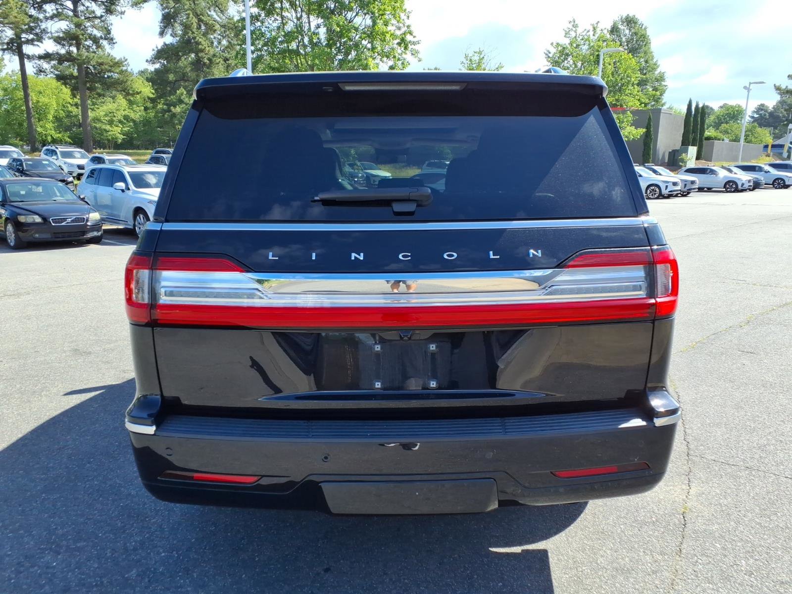 Used 2019 Lincoln Navigator Reserve AWD/4WD image 4