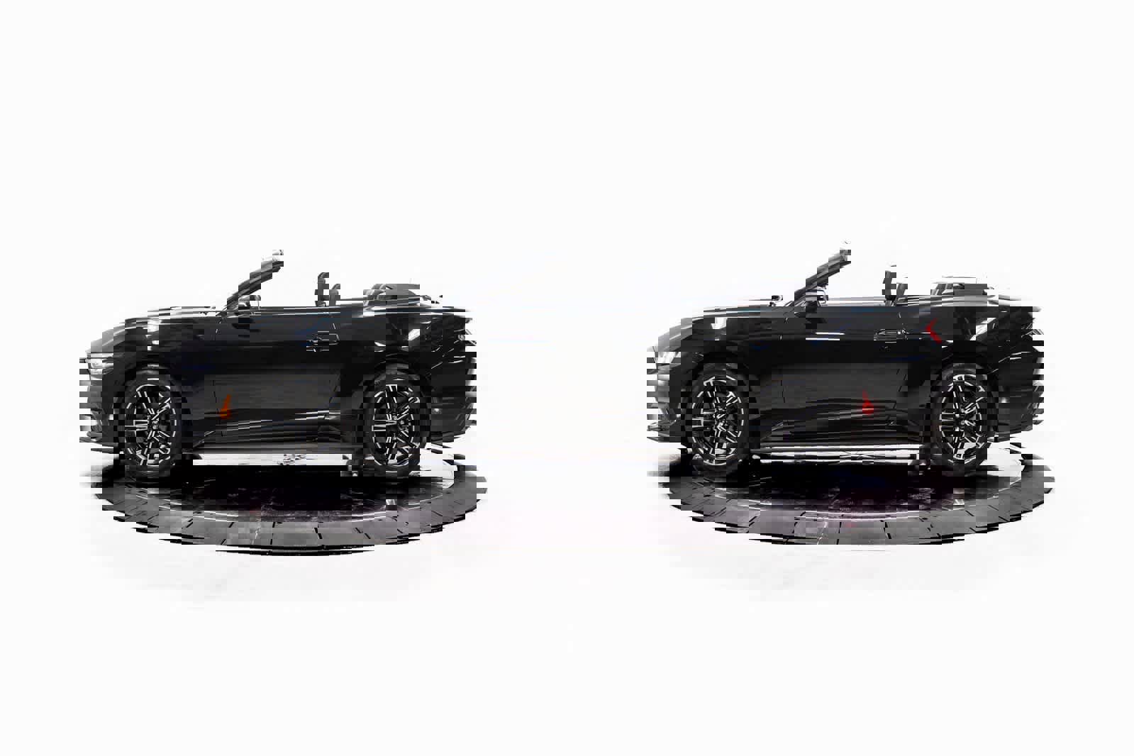 Used 2024 Ford Mustang EcoBoost image 2