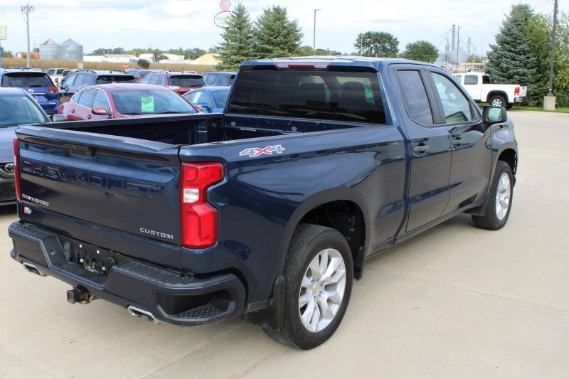 Used 2019 Chevrolet Silverado 1500 Custom w/ Custom Value Package AWD/4WD image 5