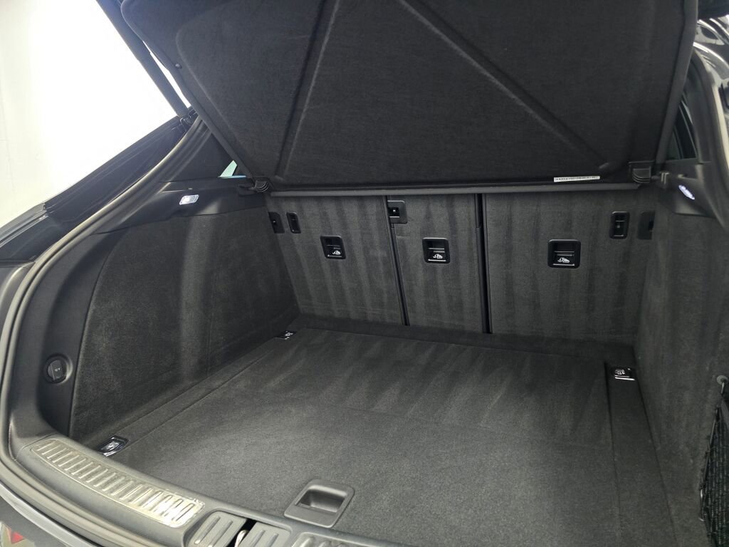 Certified 2025 Porsche Macan image 22