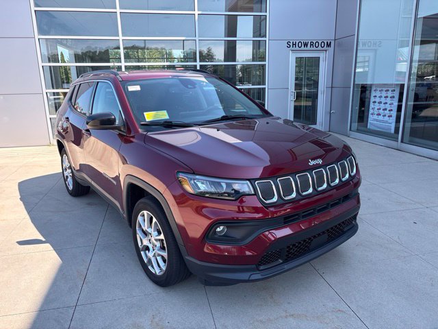 Used 2022 Jeep Compass Latitude AWD/4WD image 2