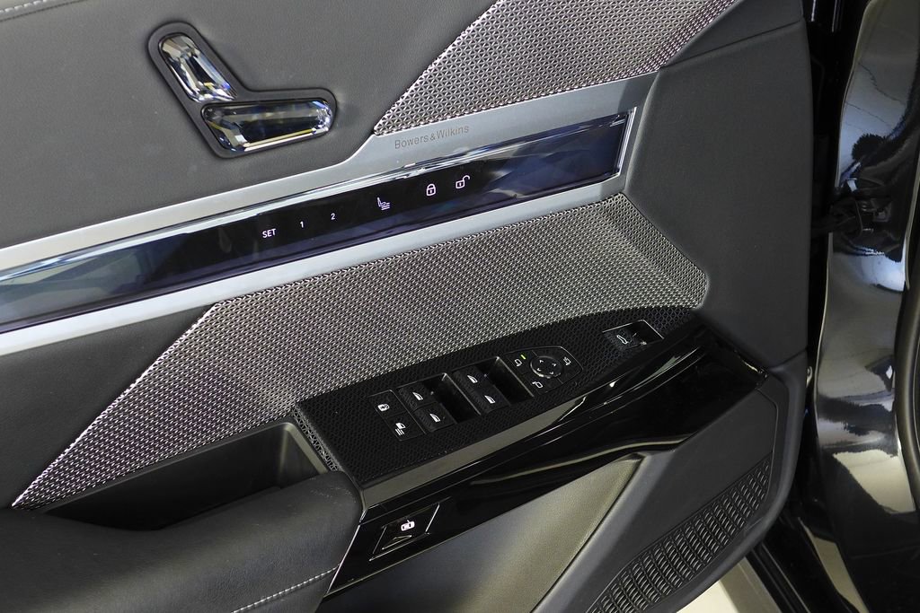 Certified 2023 BMW 760i xDrive w/ Parking Assistance Package image 12