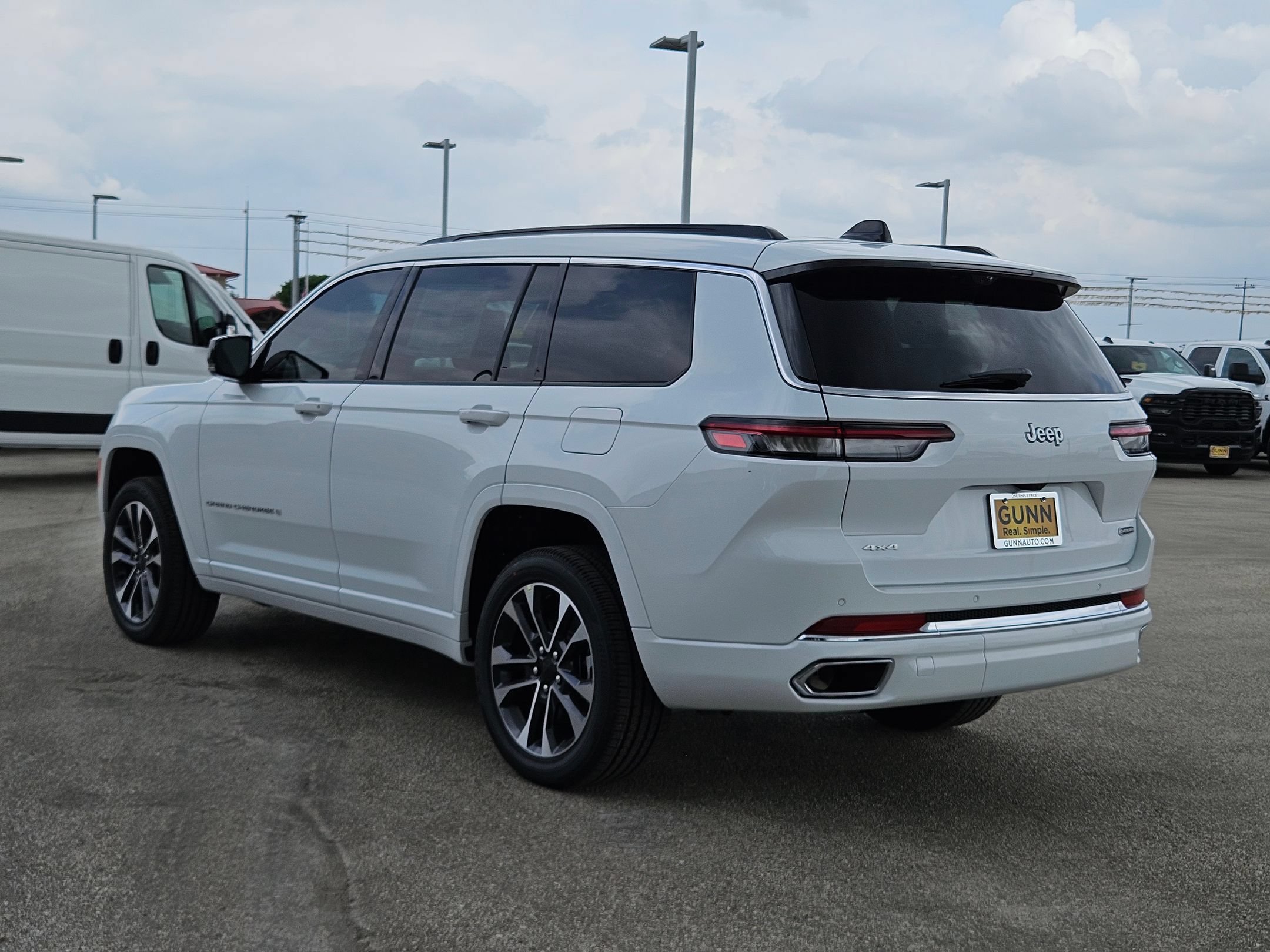 New 2025 Jeep Grand Cherokee L Overland w/ Advanced Protech Group III AWD/4WD image 5