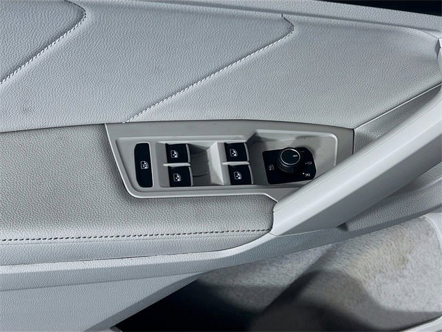 Used 2024 Volkswagen Tiguan SE image 11