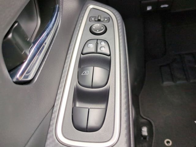 New 2025 Nissan Versa SR w/ Trunk Package FWD image 21