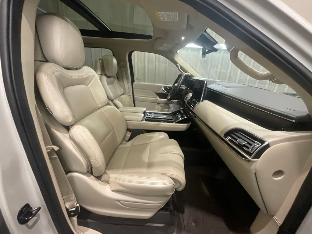 Used 2021 Lincoln Navigator Reserve w/ Luxury Package AWD/4WD image 14