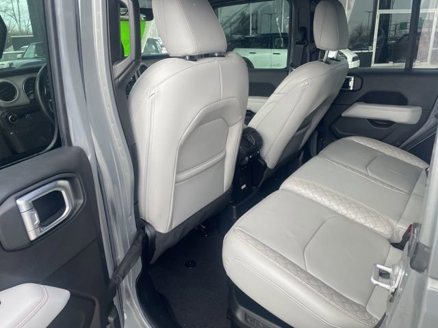 Used 2023 Jeep Wrangler Unlimited Sahara image 16