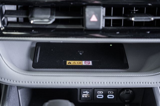 Used 2024 Toyota Highlander Platinum image 26