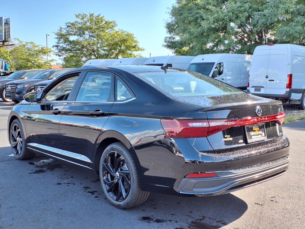 New 2025 Volkswagen Jetta SE image 8