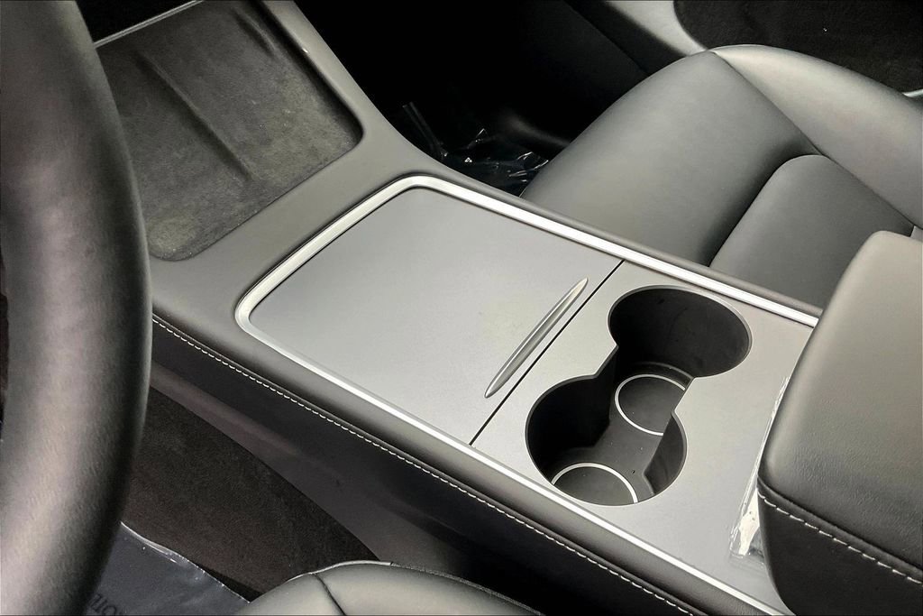 Used 2024 Tesla Model Y Long Range image 17