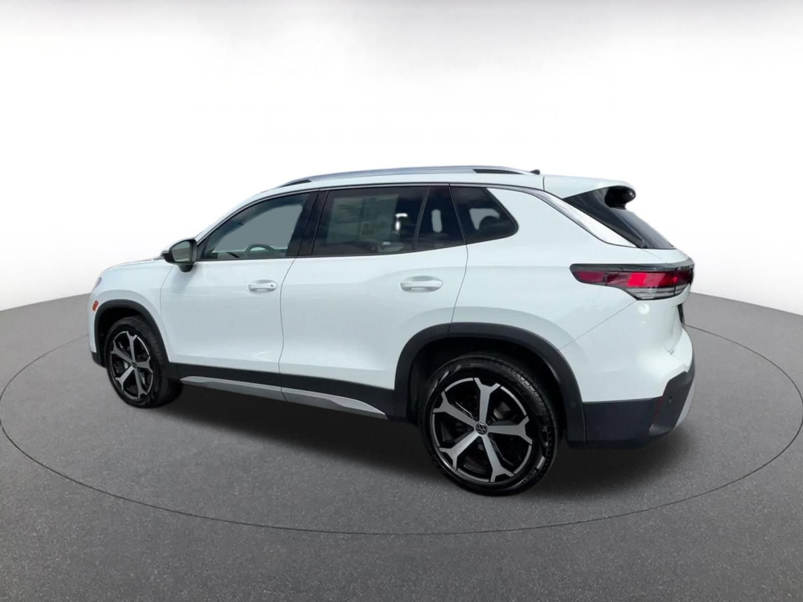 Used 2026 Volkswagen Tiguan SE AWD/4WD image 9