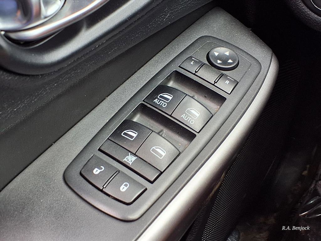 Used 2019 Jeep Cherokee Limited image 16