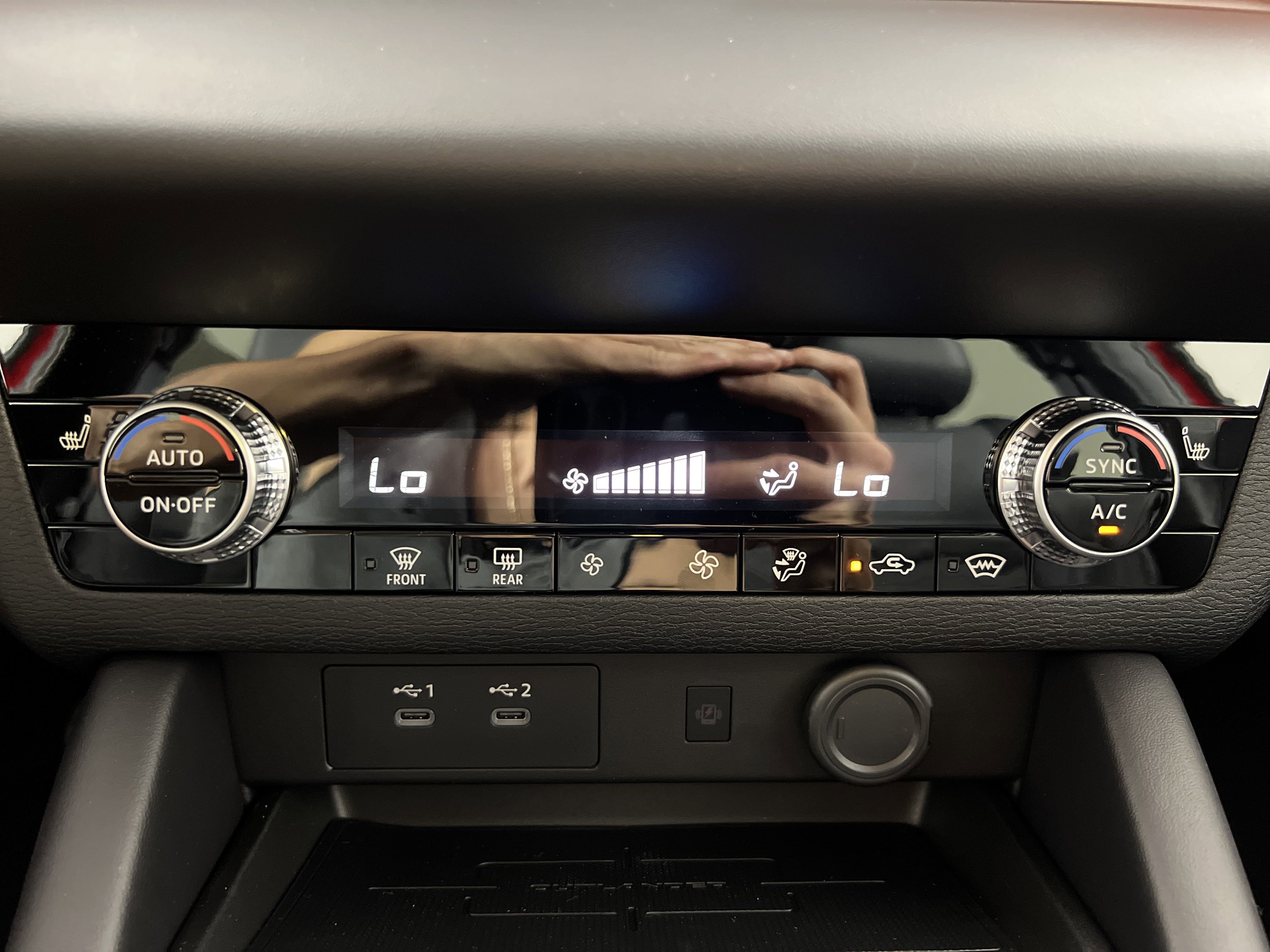 New 2025 Mitsubishi Outlander SE image 24