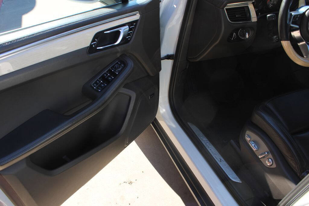 Used 2016 Porsche Macan S image 8