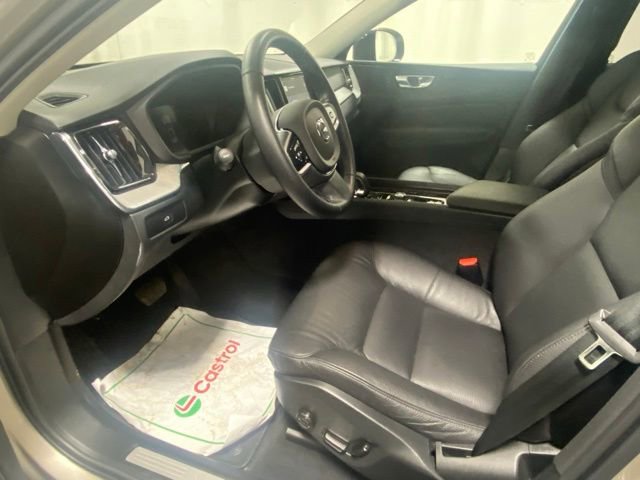Certified 2025 Volvo XC60 B5 Plus AWD/4WD image 9
