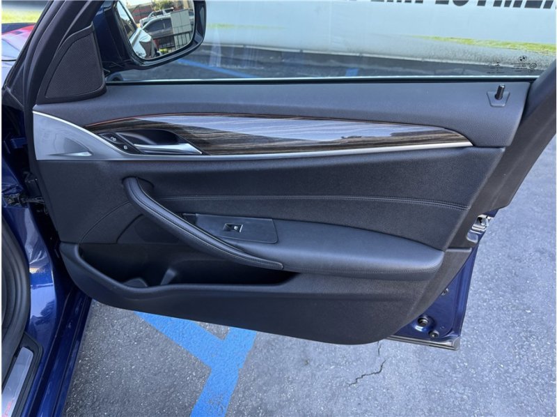 Used 2017 BMW 530i 530i Sedan 4D image 30