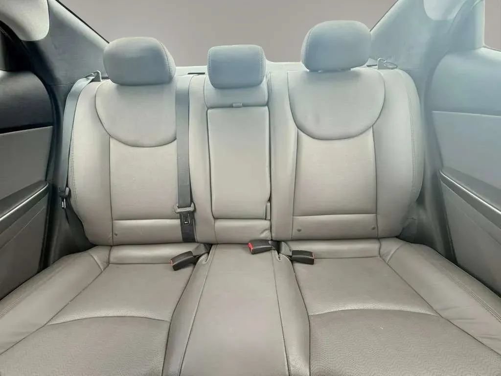 Used 2012 Hyundai Elantra Limited FWD image 18