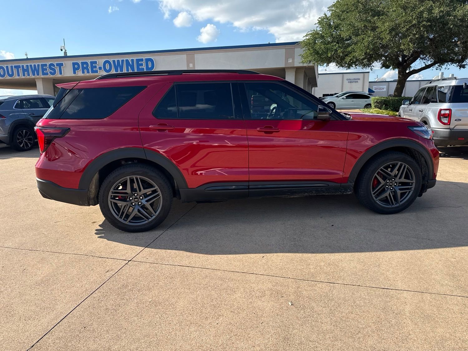 Used 2025 Ford Explorer ST AWD/4WD image 8