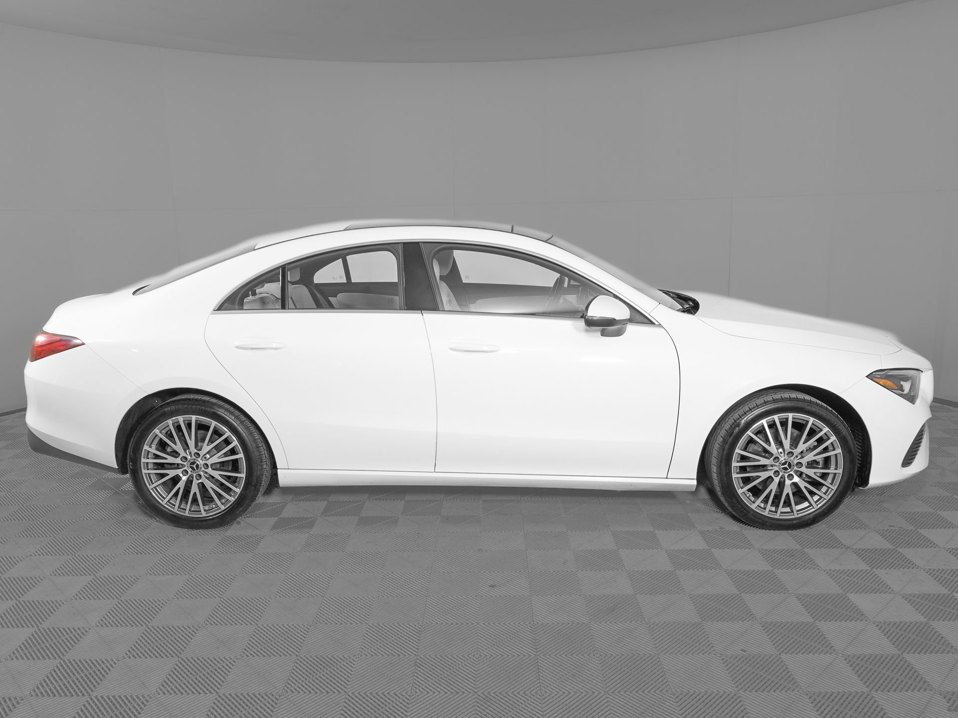Used 2025 Mercedes-Benz CLA 250 image 4