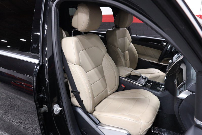 Used 2015 Mercedes-Benz GL 550 4MATIC image 43