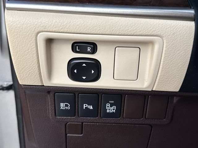 Used 2016 Lexus ES 350 w/ Luxury Package w/Wood Trim FWD image 18