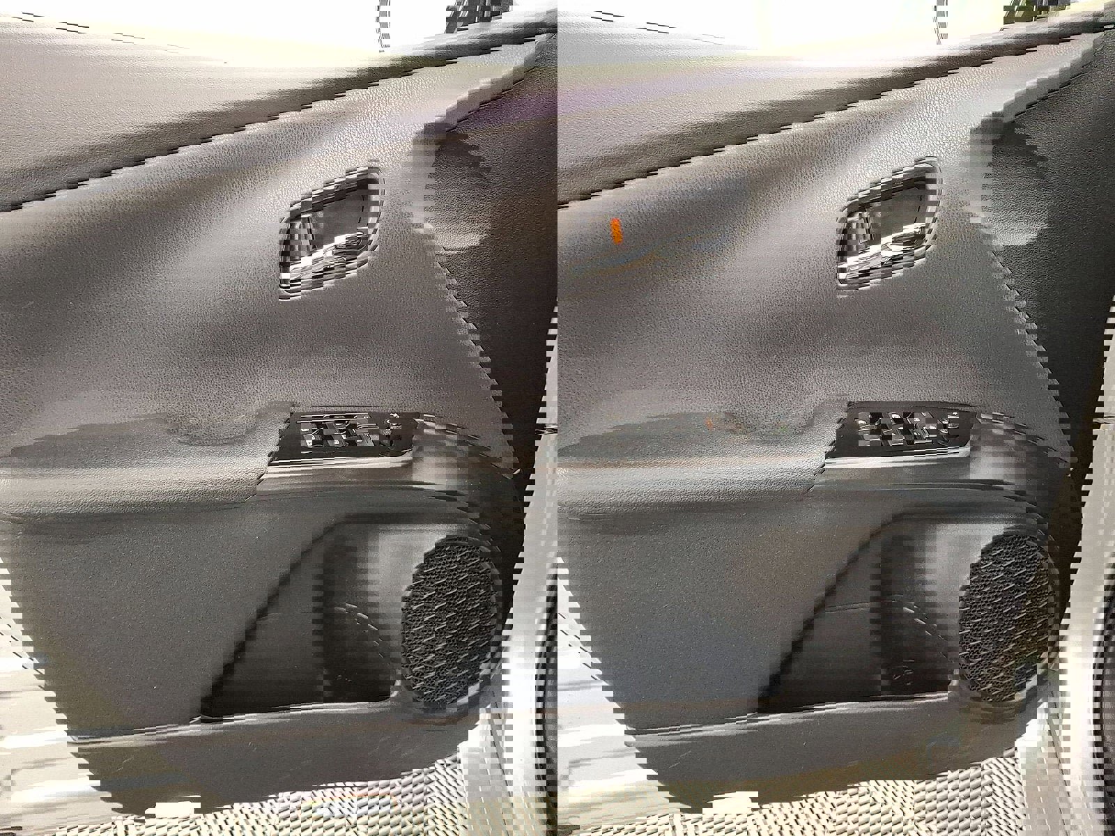 Used 2018 Toyota Prius Prime Advanced image 10