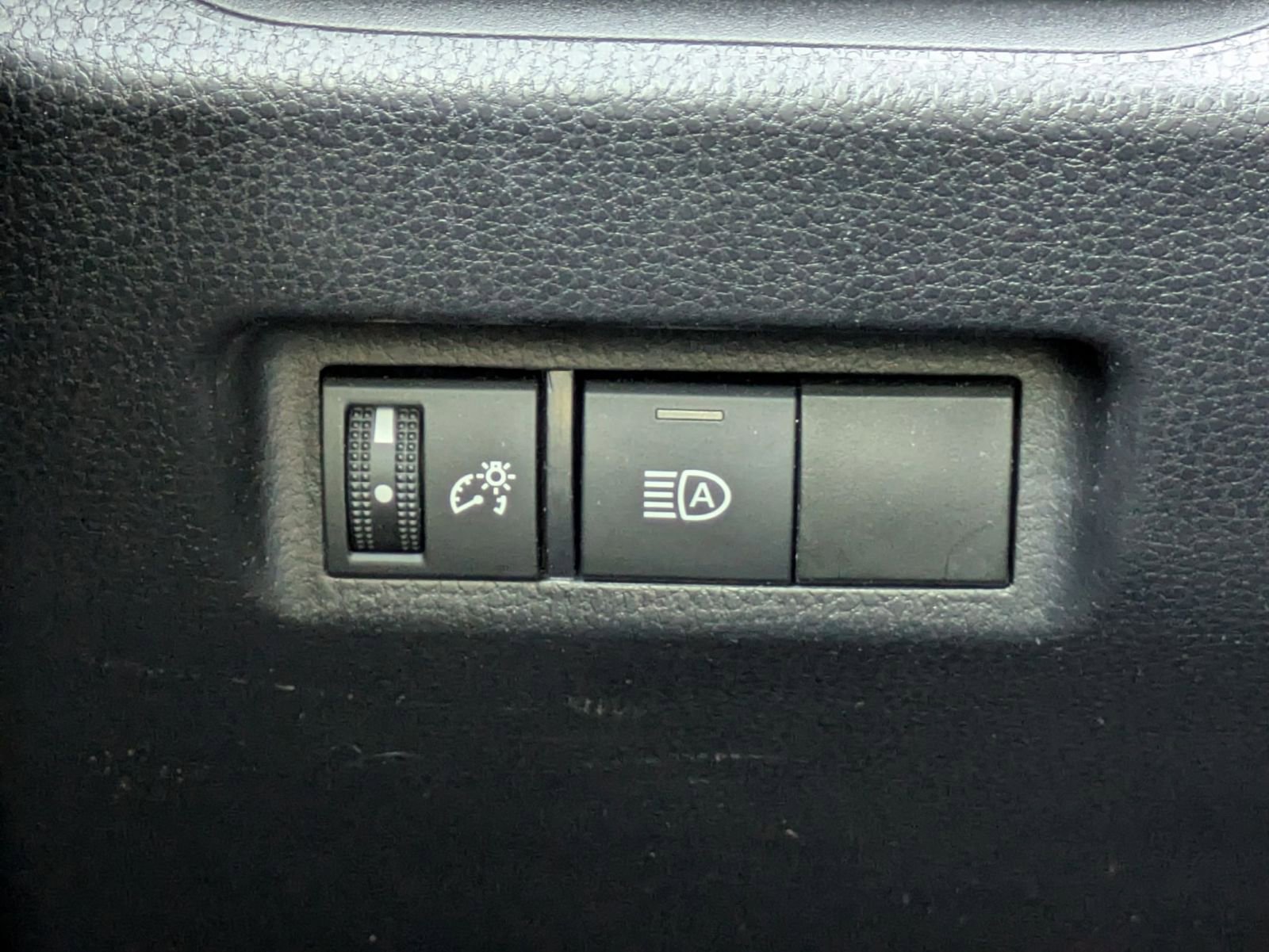 Used 2022 Toyota RAV4 XLE image 17