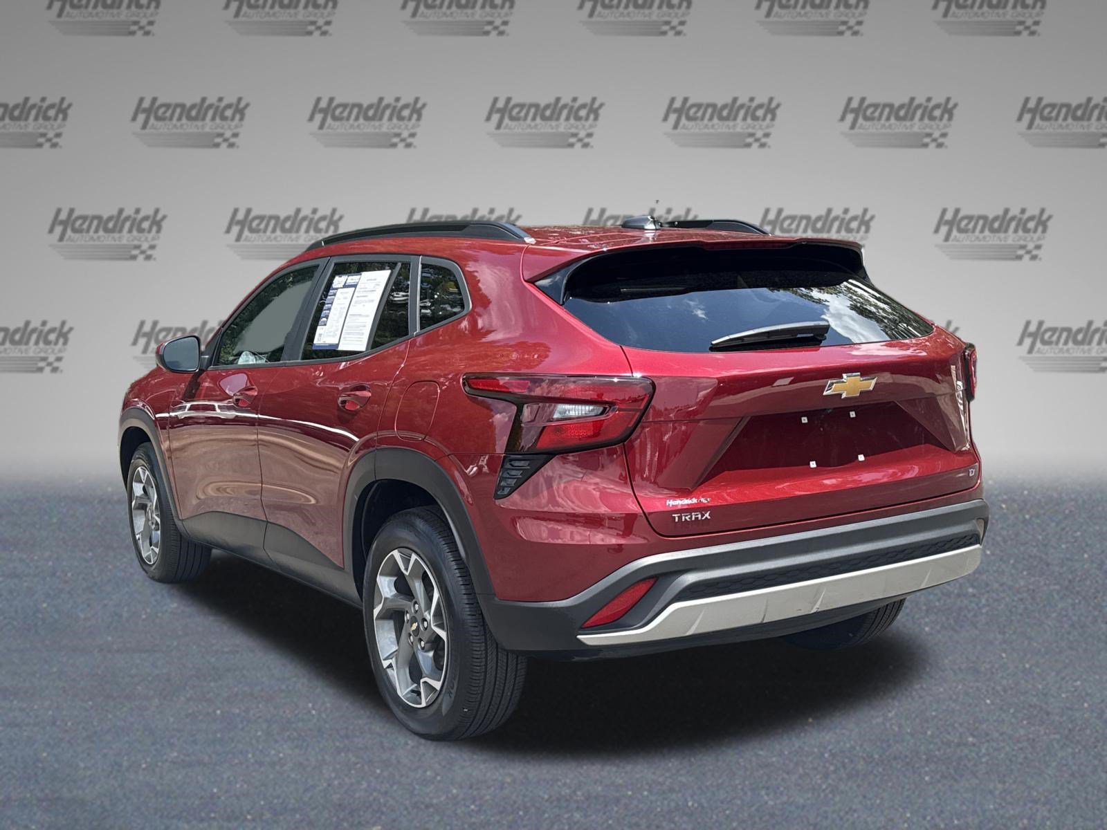 Used 2025 Chevrolet Trax LT FWD image 9