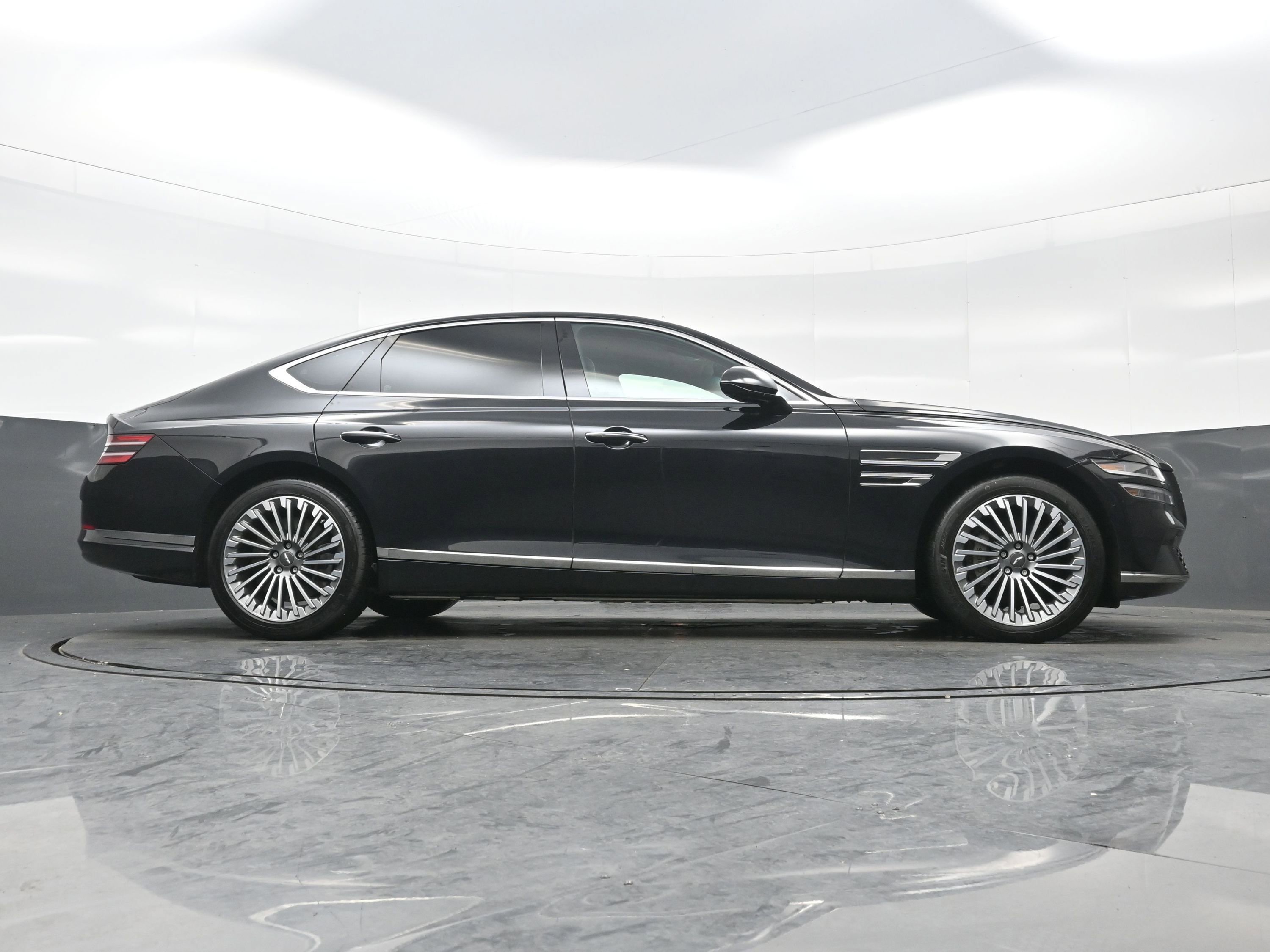 Certified 2023 Genesis G80 image 30