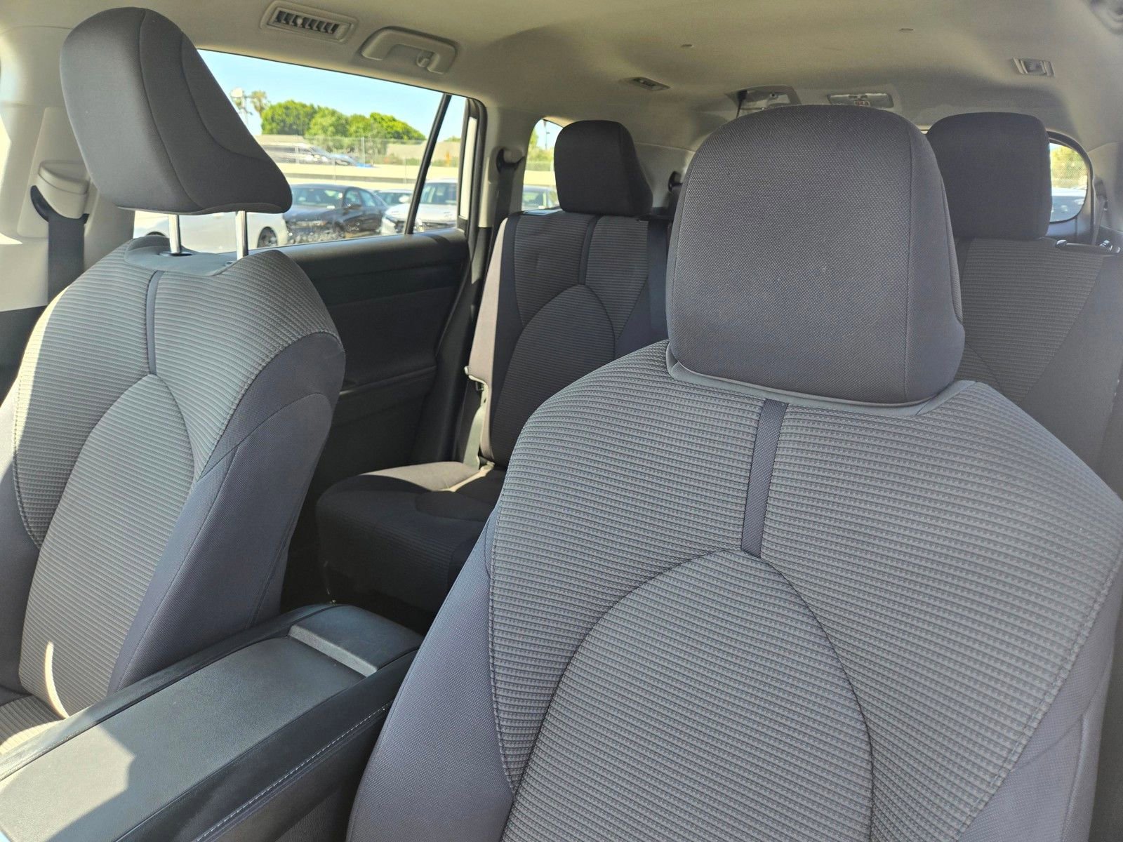 Used 2023 Toyota Highlander LE AWD/4WD image 14