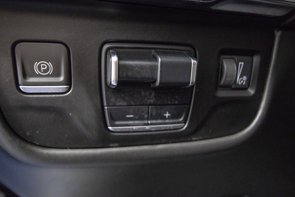 Used 2023 Cadillac Escalade V w/ LPO, ONYX Package image 35