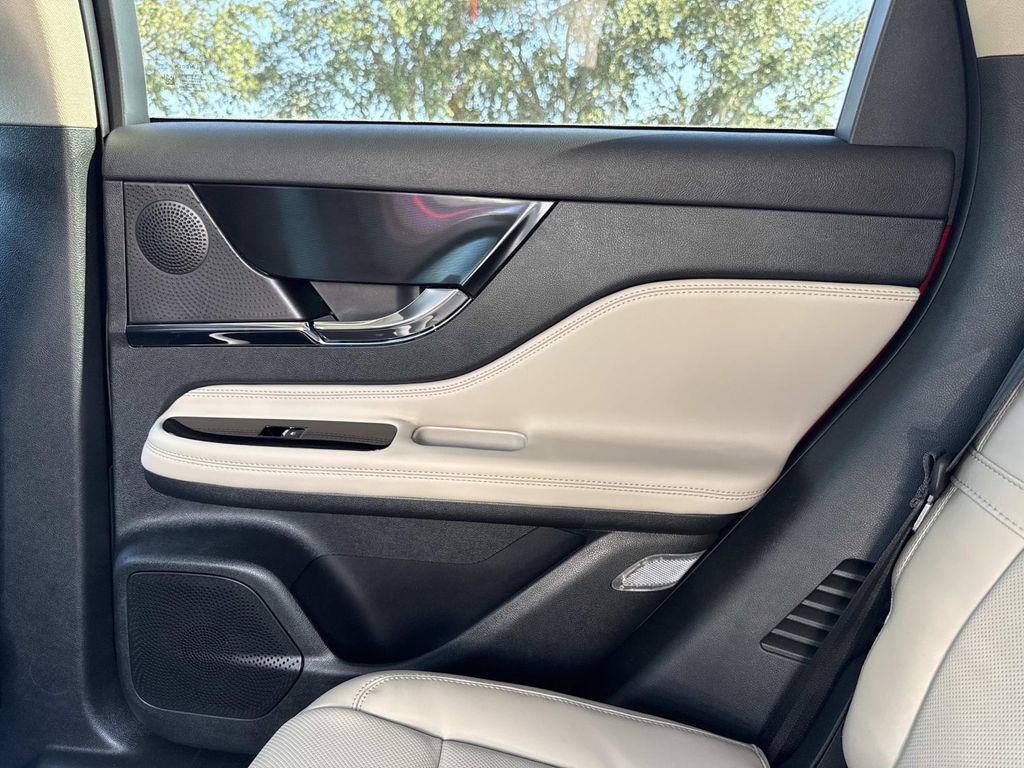 New 2026 Lincoln Corsair Reserve w/ Jet Appearance Package image 15