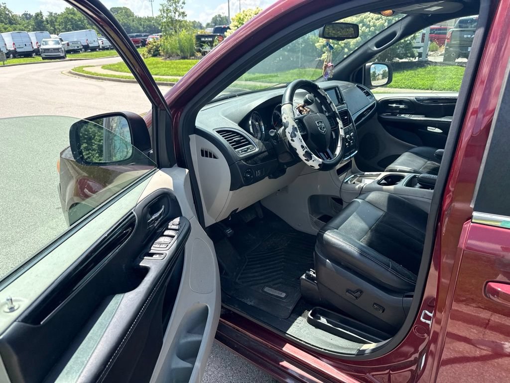 Used 2018 Dodge Grand Caravan SXT FWD image 5