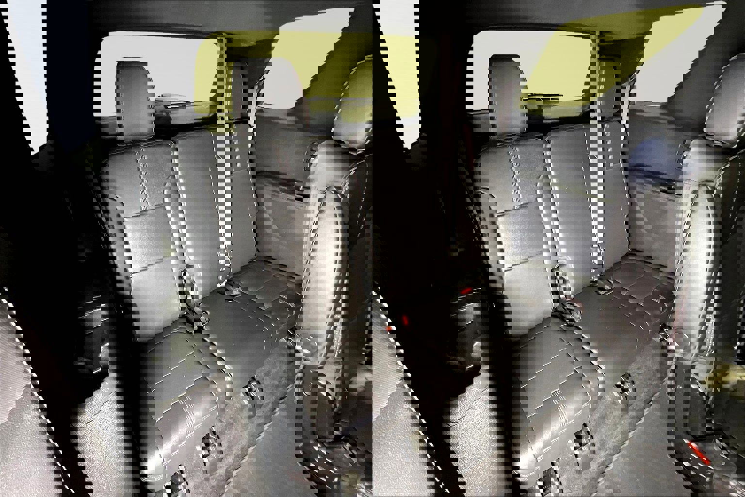 Used 2023 Chevrolet Traverse RS image 25