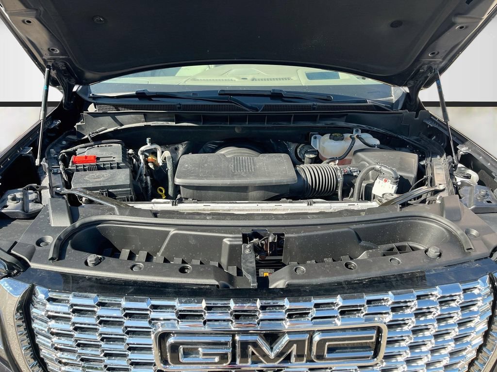 Used 2024 GMC Yukon Denali w/ Advanced Technology Package AWD/4WD image 34