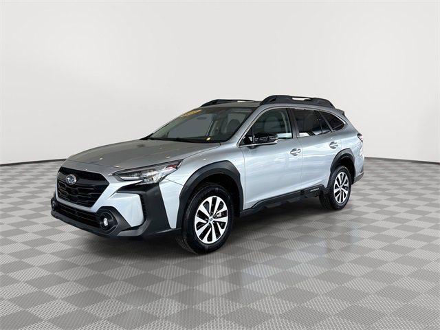 Used 2023 Subaru Outback Premium image 6