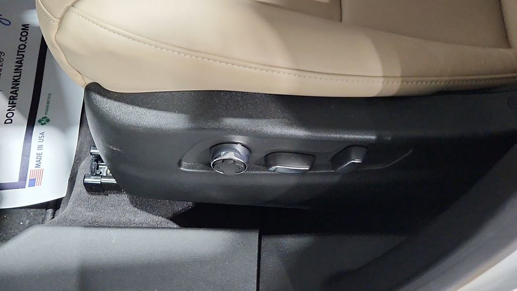 Used 2024 Cadillac XT4 Premium Luxury image 16