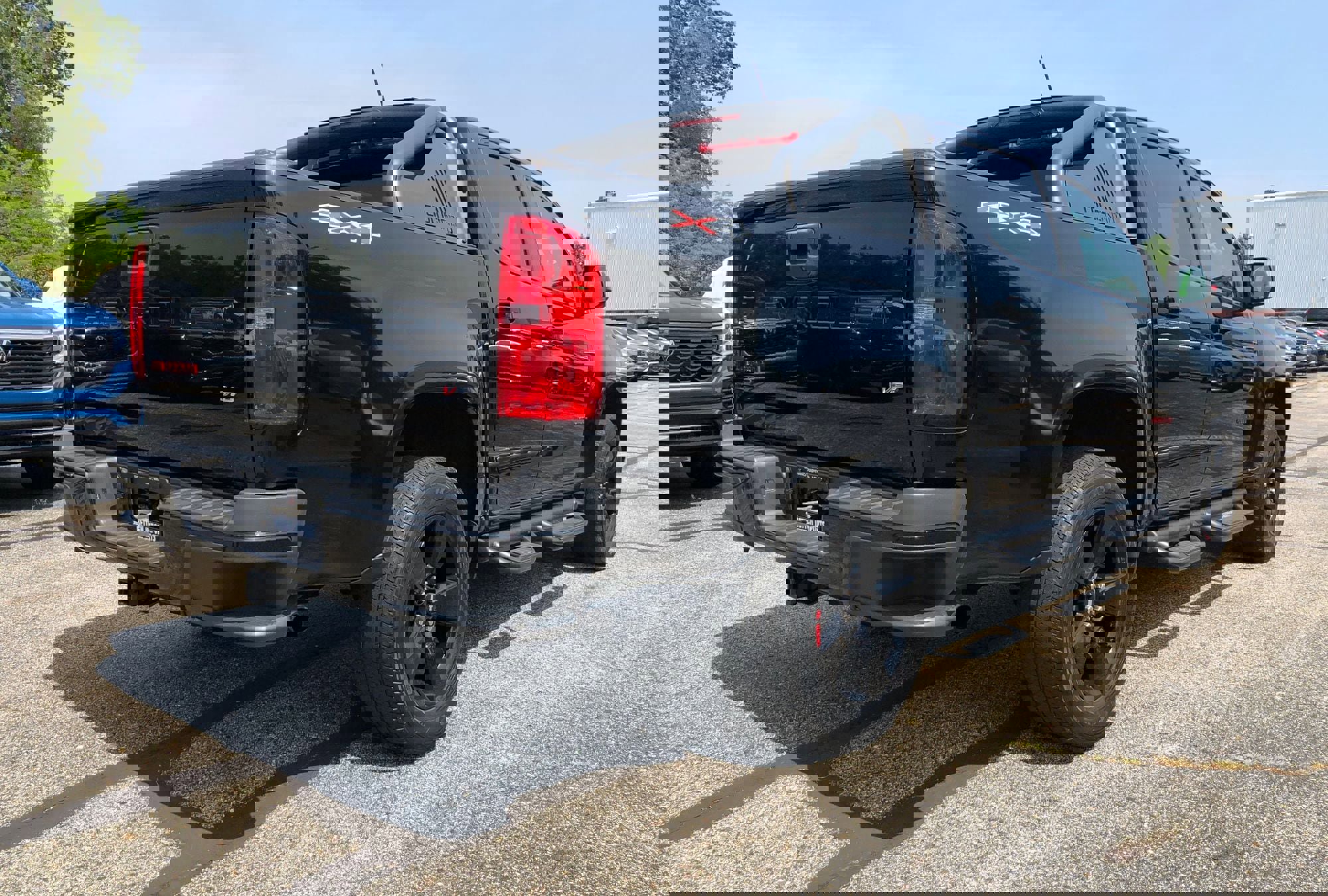 Used 2022 Chevrolet Colorado LT w/ Redline Special Edition image 6