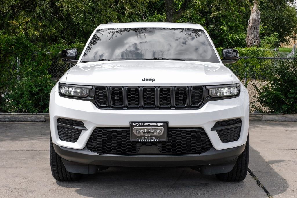 Used 2023 Jeep Grand Cherokee Altitude image 10