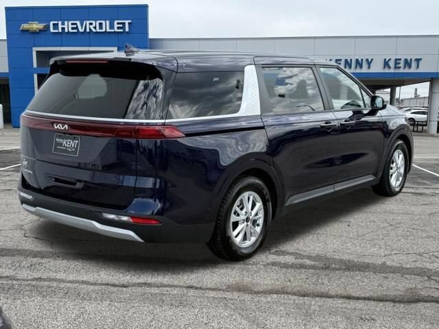 Used 2023 Kia Carnival LX FWD image 4