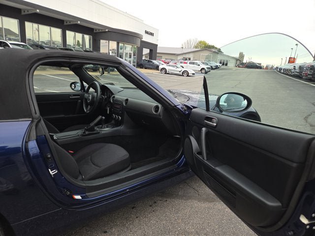 Used 2011 MAZDA MX-5 Miata Sport RWD image 11