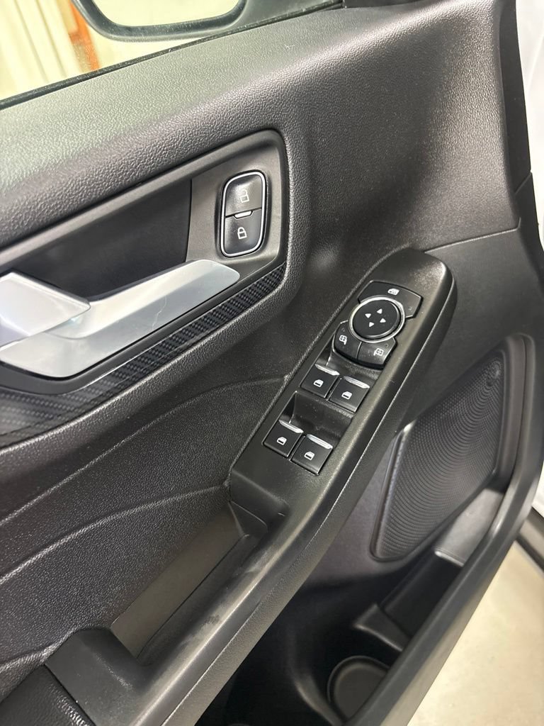 Used 2025 Ford Escape ST-Line Select AWD/4WD image 18