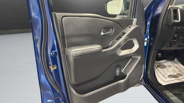 Used 2022 Nissan Frontier SV w/ Technology Package image 37
