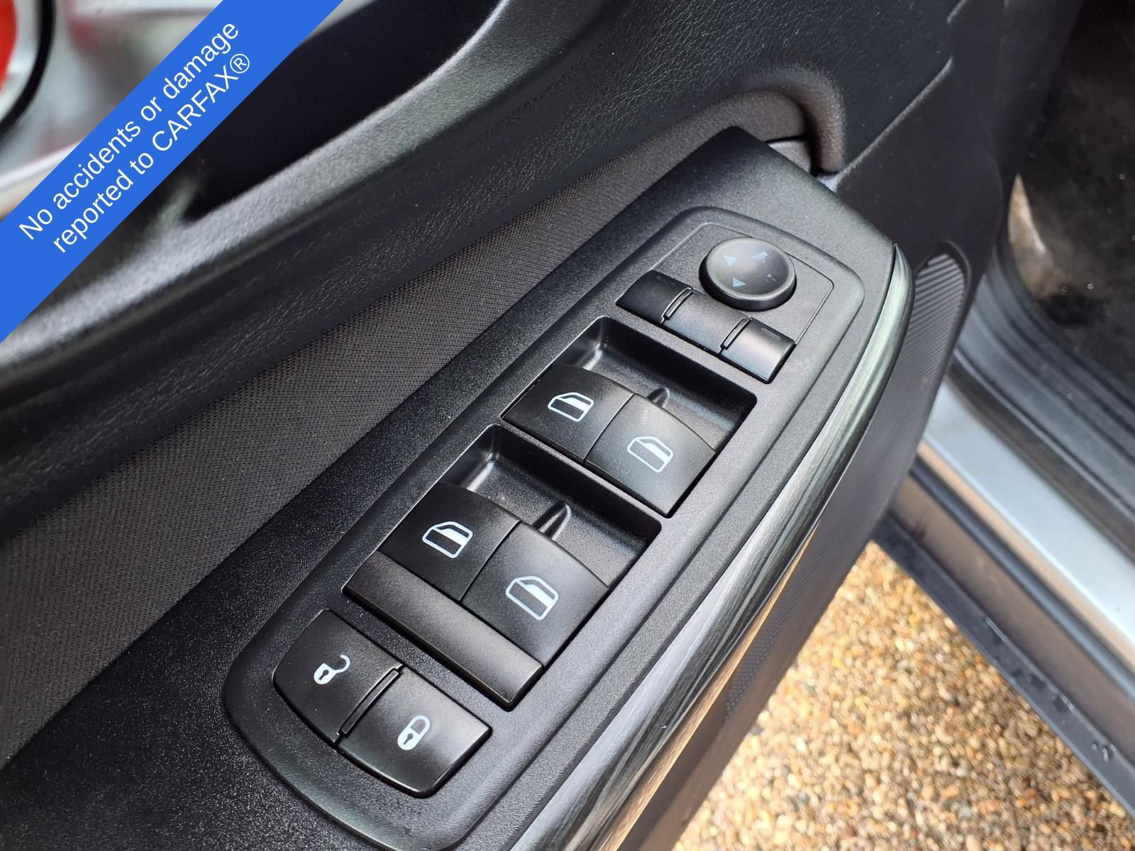 Used 2016 Jeep Cherokee Latitude w/ Cold Weather Group FWD image 16
