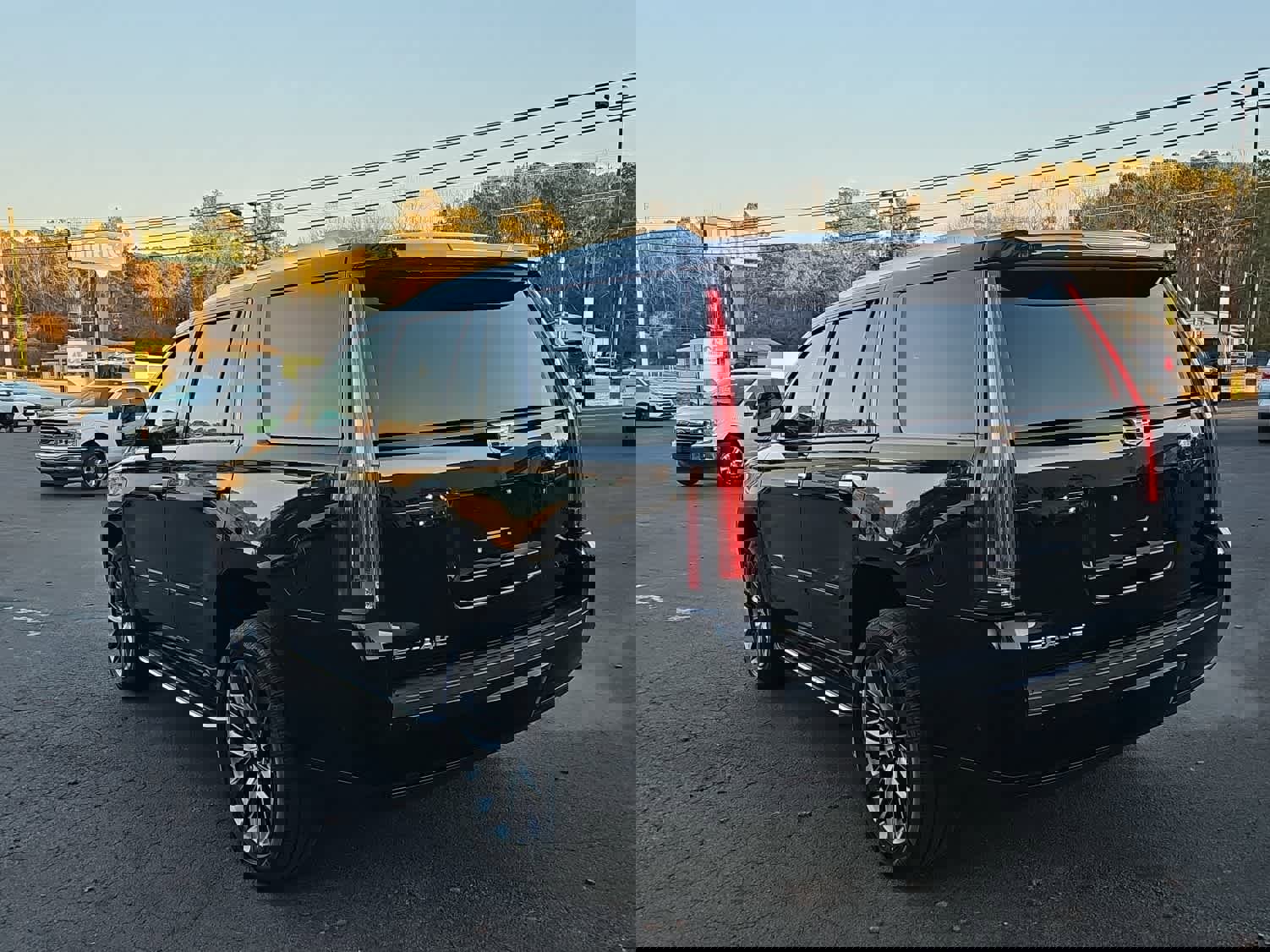 Used 2019 Cadillac Escalade Luxury w/ Escalade Sport Edition image 5