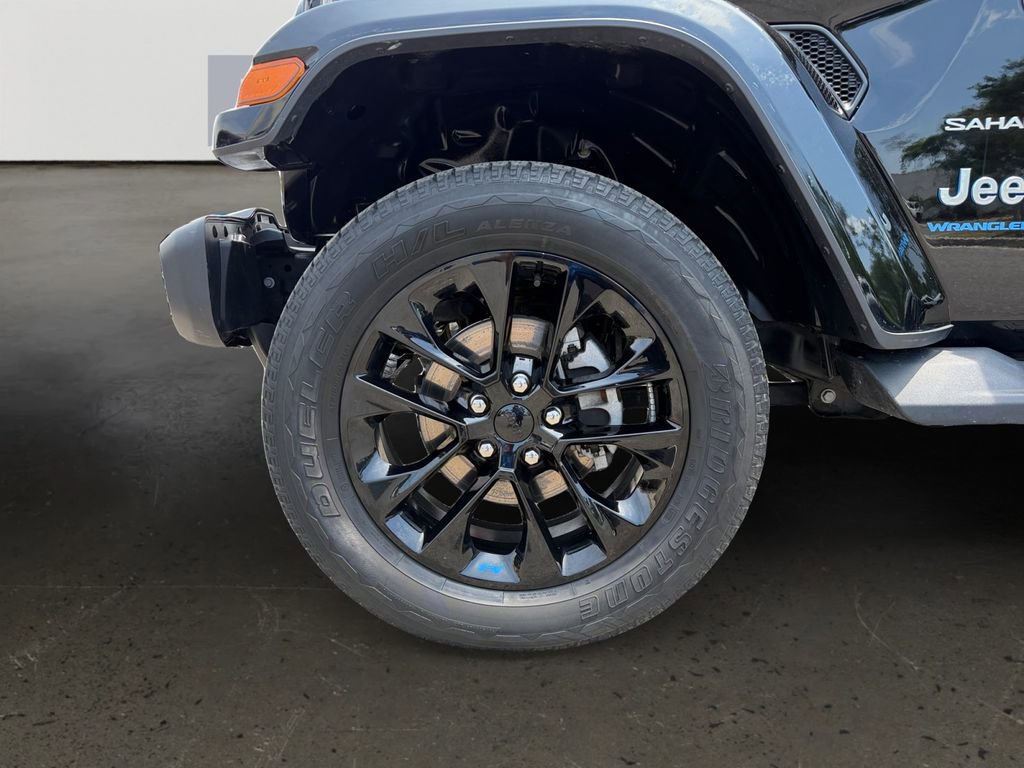 Used 2023 Jeep Wrangler Unlimited Sahara w/ Cold Weather Group AWD/4WD image 10